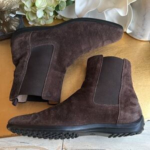Tod’s Chelsea Boot in Brown Suede